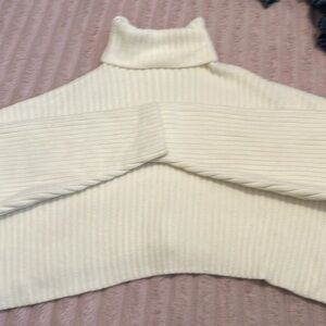 White turtle neck cropped sweater